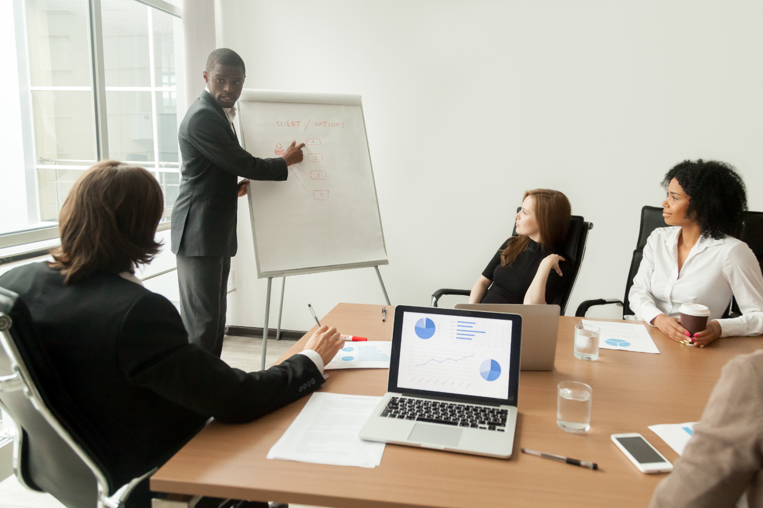 Streamlines Discussion How Virtual Board Rooms Streamline Governance for Executives